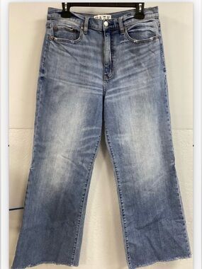 Daze Women's Blue Denim Jeans with Raw Hem - Size 31